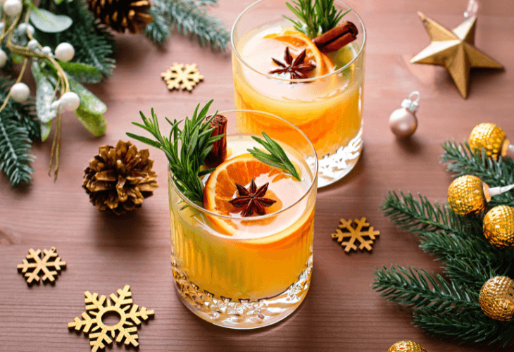 Cocktails y bebidas navideñas con frutas de temporada